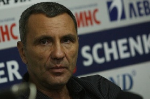 Михаил Таков: Развалихме нивото на бокса си, но изпращаме добра година