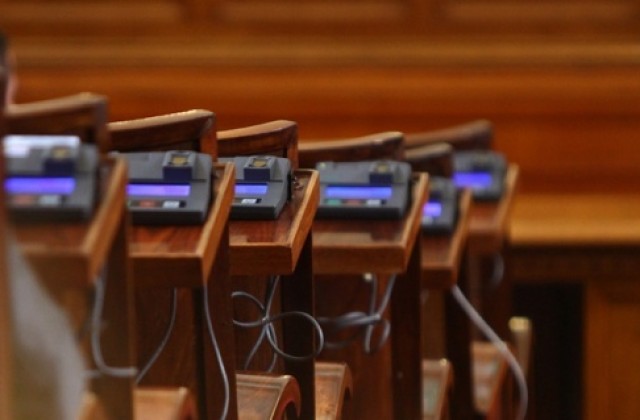 Липса на кворум отново забави работата на парламента