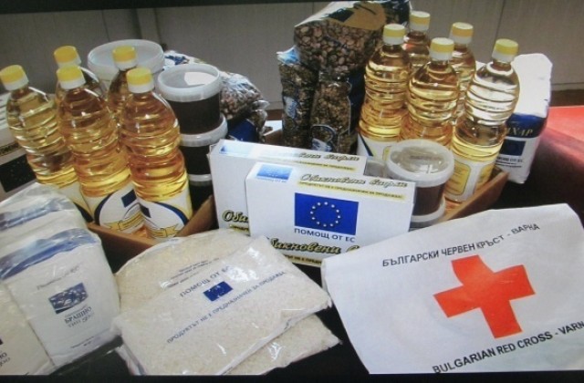 Продължава раздаването на храни от интервенционните запаси