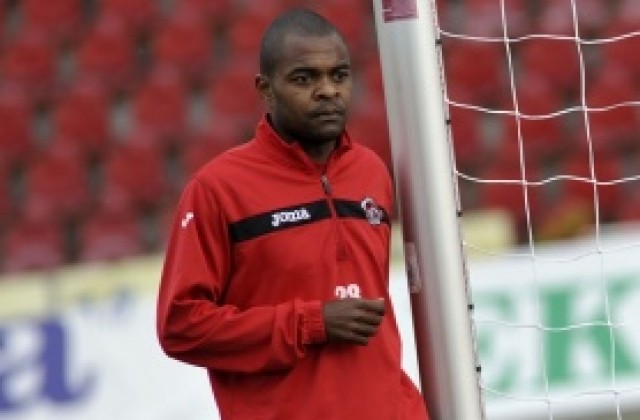 Маркиньос с 12-и гол за Локо Сф, съдията записал него в протокола от мача с Берое