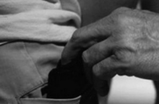 Деца крадат пари