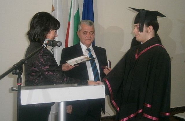 Връчиха дипломите на абсолвентите от Правно-историческия факултет