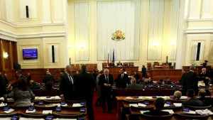 Одобриха връщането на данъка на хората с минимална заплата