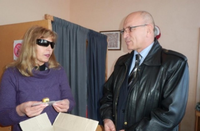 ГЕРБ С дарение на клуба на сляпо-глухите в Богомилово