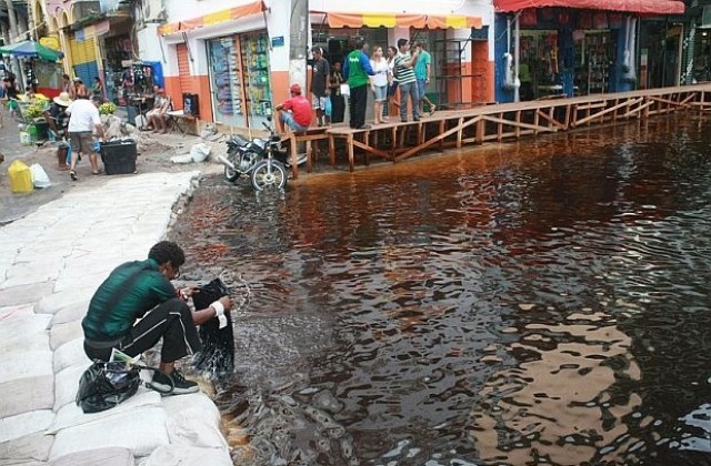 Наводнения взеха 11 жертви в Бразилия
