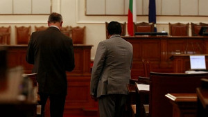 НС върна възможността разрешение за постоянно пребиваване да получават чужденци