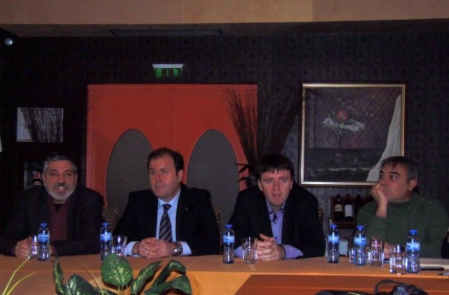 С търг на уникални предмети на изкуството ще събират средства за театъра