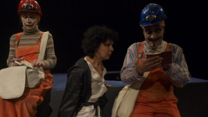 Бизнесмени подаряват билети за театър