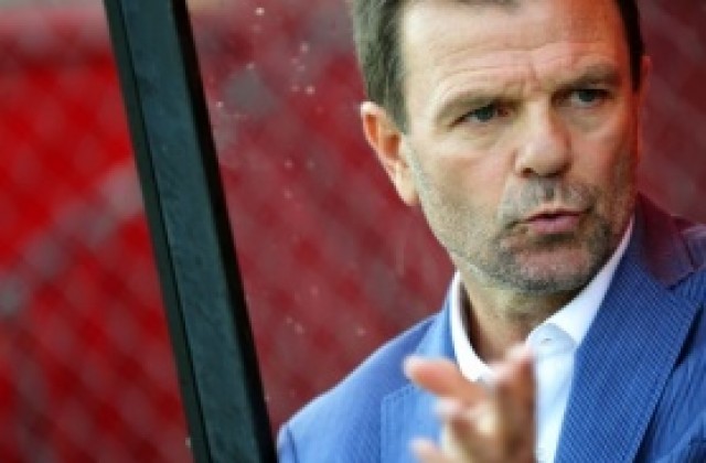 Младенов отхвърли поканата от Египет, остава в ЦСКА