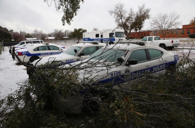 Арктическият студ и снегът продължават да властват в обширни райони на САЩ