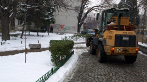 Мокри и частично заледени са пътищата в Смолянско