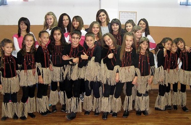 Пъстър коледен карнавал  в Благоевград