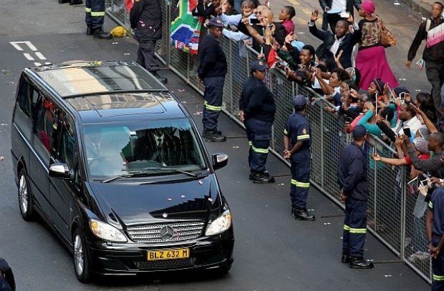Ковчегът с тялото на Мандела беше изложен за поклонение в Претория