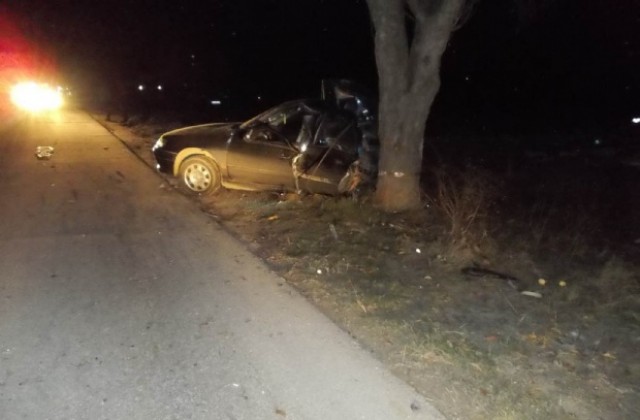 Бременна в осмия месец оцеля в тежка катастрофа, мъжът й загина