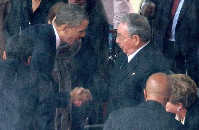 Ръкостискането между Обама и Кастро - помирение в стил Мандела?