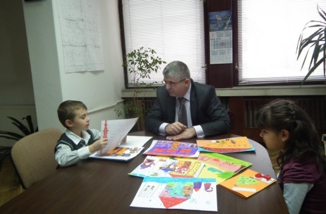 Росен Петков и София Цонкова участваха в дните на детското самоуправление