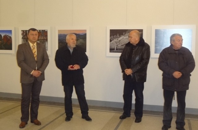 Фотографът Цончо Балканджиев празнува 60-годишнина с изложба в Павликени