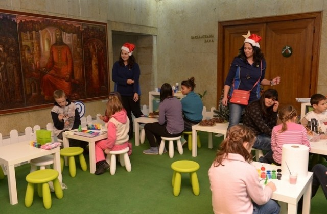 Великотърновските деца се снимат безплатно с Дядо Коледа