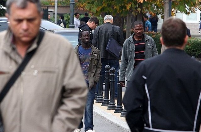 Има ли начини за трайно справяне с проблема с бежанците?