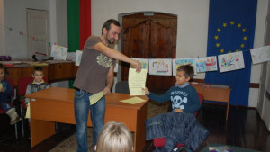 Оцветете 2014 г с календара на Партньори Кюстендил