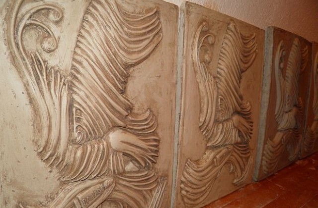 Арт инсталация от 3000 кукери за кукерския карнавал в Разлог