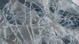 Мъж почупи автомобил блъснал куче