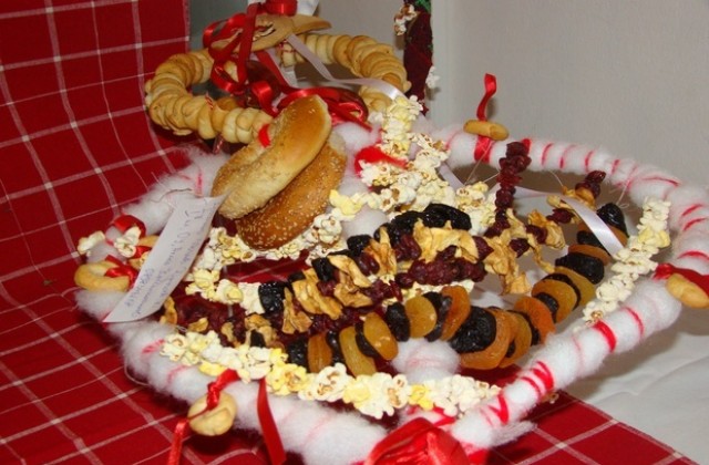 Базар на сурвачки събира пари за деца с диабет