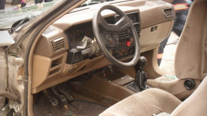 Шофьор с опасност за живата след удар в дърво