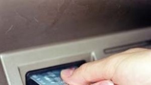 Източиха три дебитни карти щетите са за 850 лв