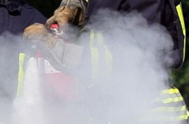 Пожарникари заляха с пяна полицаи на протест в Брюксел