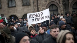 Протест срещу намерението на Плевнелиев да сезира КС за таксата