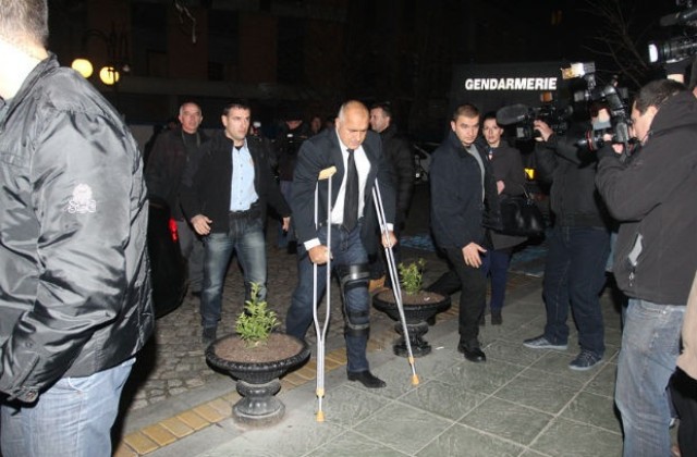 Напрежение и полиция пред БНТ заради Бойко Борисов