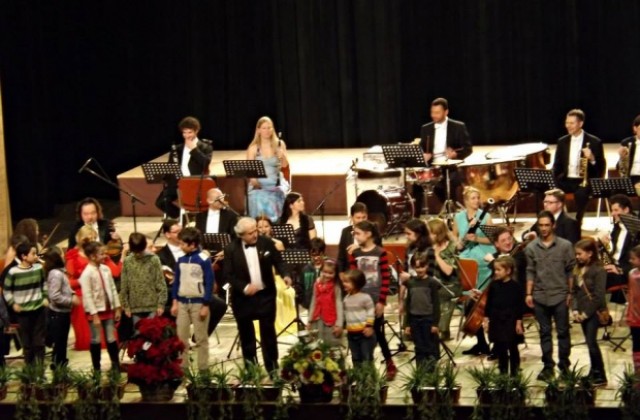 Великотърновски деца дирижираха виенския оркестър на Щраус