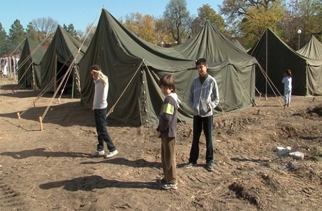 Изгоряха 3 палатки от бежанския лагер в Харманли