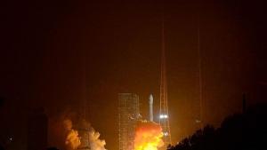 Чанъе3 каца на Луната