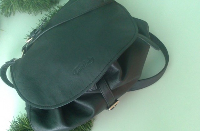 Задигнаха чанта с 2000 лв. от заведение в центъра на Габрово