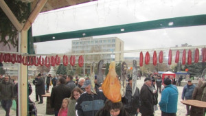 Суджук на гребен греяно вино и еленски бут под покрива