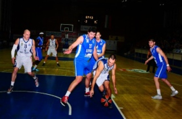 „Сините“ премазаха Черноморец с 20 точки разлика