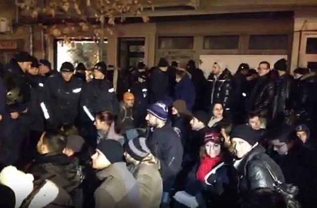 Протестиращи устроиха засада на министър Йовчев, той им се измъкна с помощта на полиция