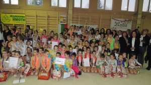 Три златни и едно бронзово отличие за малките гимнастички от