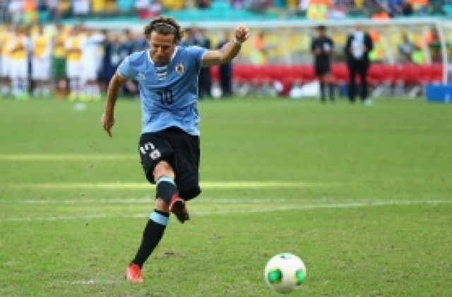 Диего Форлан пред завръщане в Англия