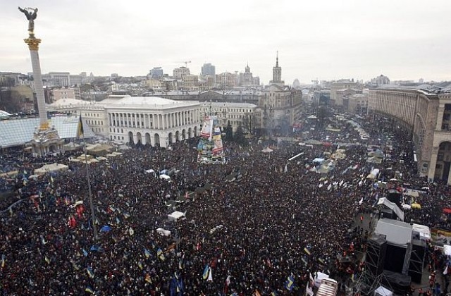 200 000 украинци и двама US сенатори подкрепиха европейското бъдеще на Киев