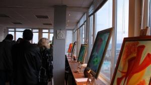 Изложба събира пари за деца с редки болести