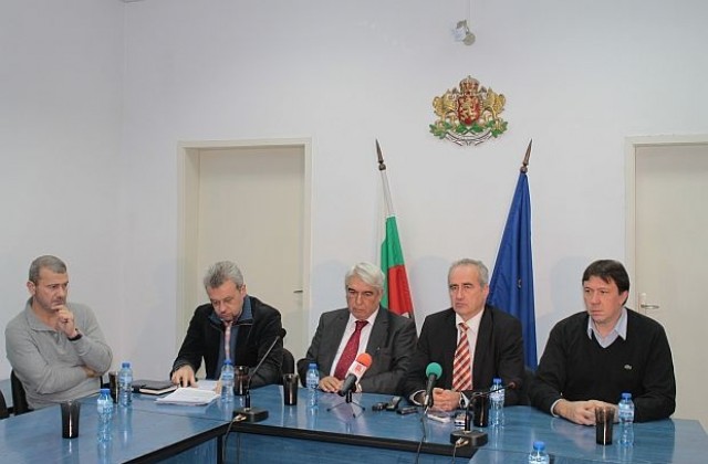 Депутати настояват за отговори за спирането на акумулаторния завод в Търговище