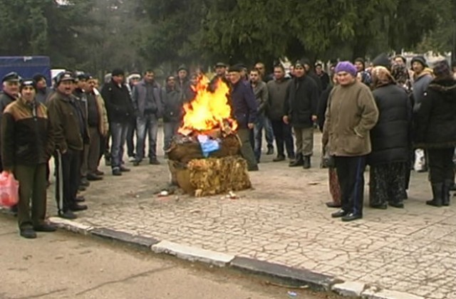 Тютюнопроизводители протестираха срещу ниската изкупна цена на реколтата