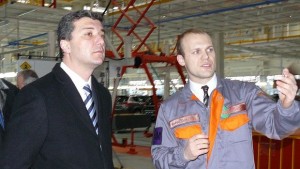 Президентът да не сезира КС за таксата на екоцентралите настоя