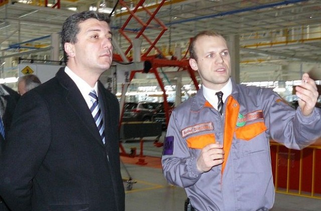 Президентът да не сезира КС за таксата на екоцентралите, настоя Стойнев