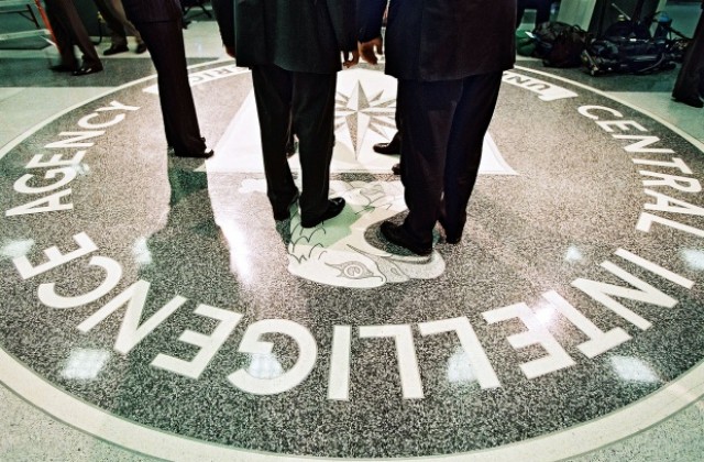 Мъж лъже години наред, че работи в ЦРУ, всички му козируват