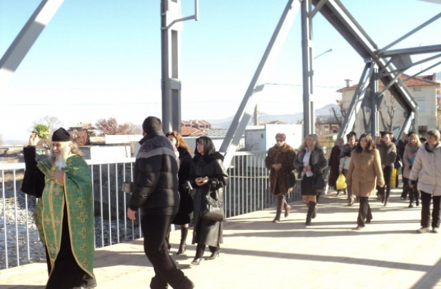 Обновиха пешеходния мост в Кричим