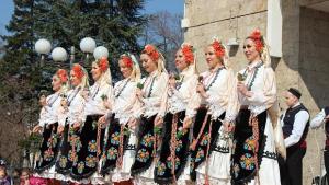 Над 100 фолклорни състава се надиграват в Благоевград